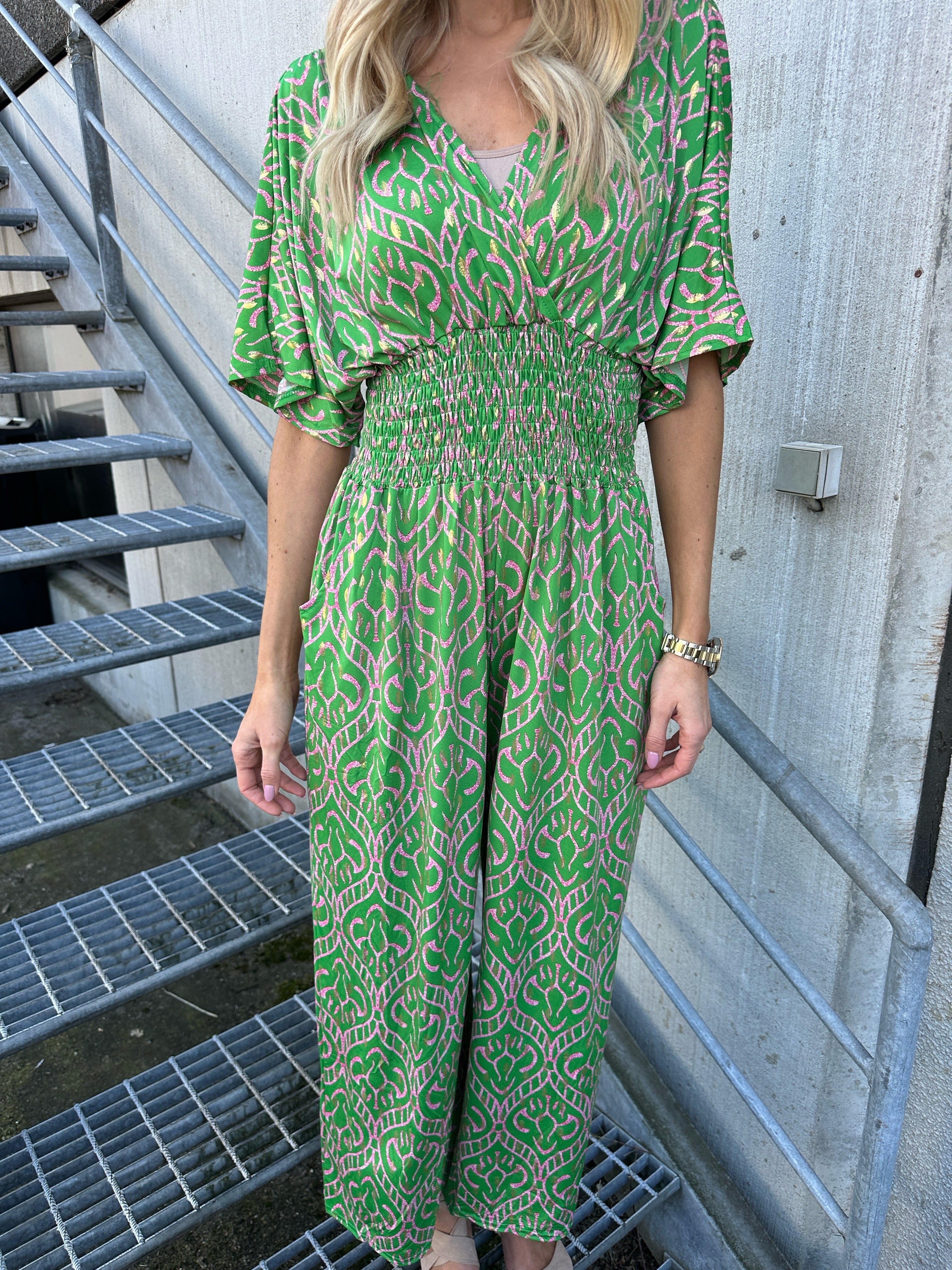 Pams Boho Jumpsuit - Elastisk mønstret buksedragt med v-udskæring